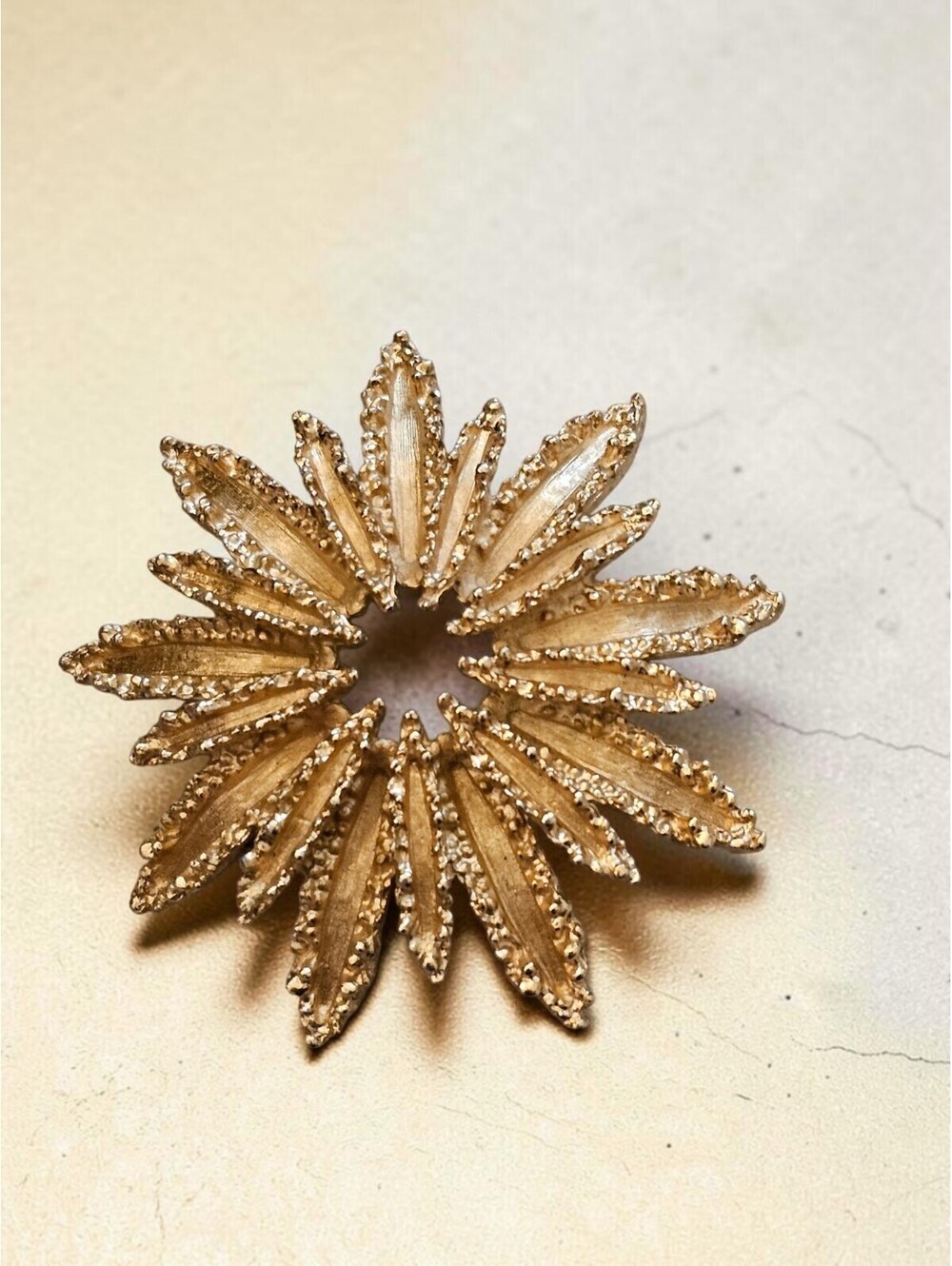 Vintage Large Gold Tone Starburst Flower Brooch Pin Avon